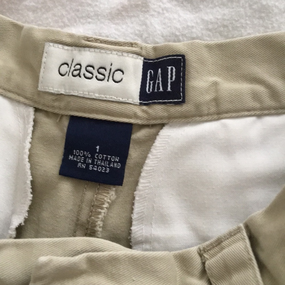 Gap Short - Picture 3 of 5